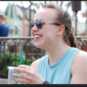 Meet your Posher, Abby